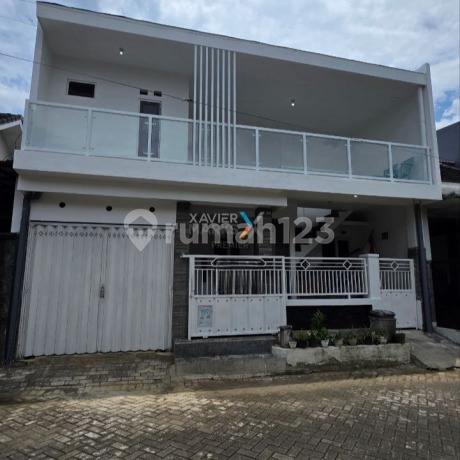 Dijual Rumah Minimalis 2Lt Kondisi Bersih dan Terawat Siap Huni Lingkungan Asri Rapi dan Aman Lokasi Strategis Dekat Pusat Kota dan Pusat Perbelanjaan Akses Mudah ke Bandara dan Tol di Green Living Residence Malang Kota H501