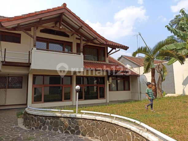 Rumah di Cigadung Komplek Dosen Unpad Kota Bandung