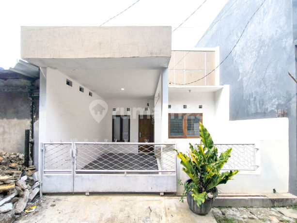 Rumah Hadap Utara 10 Menit ke Mall Paradise Walk Serpong Dibantu KPR J-34135 Rumah Hadap Utara 10 Menit ke Mall Paradise Walk Serpong Dibantu KPR J-34135