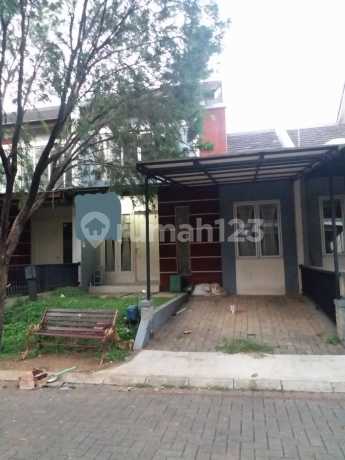 Rumah Secondary Dijual Lokasi Strategis di De Botanica Bogor