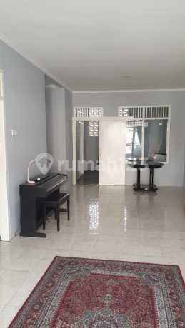 House in Unilever Complex Karang Tengah, Land Area 150 m², Building Area 220 m², 2 Floors, Good Condition House in Unilever Complex Karang Tengah, Land Area 150 m², Building Area 220 m², 2 Floors, Good Condition