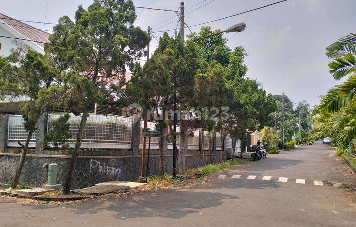 RUMAH HOOK 2LT TERAWAT LUAS 500m² DLM PERUMAHAN CINERE ESTATE DEPOK 