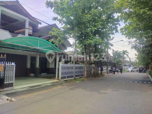 Rumah Bagus dengan Akses Jalan Lebar di Sanggar Kencana Bandung