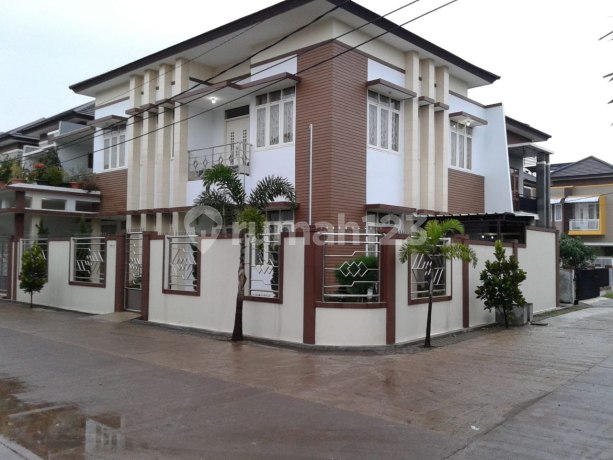 Rumah Bagus 2 Lantai Posisi Hook di Taman Persada Residence