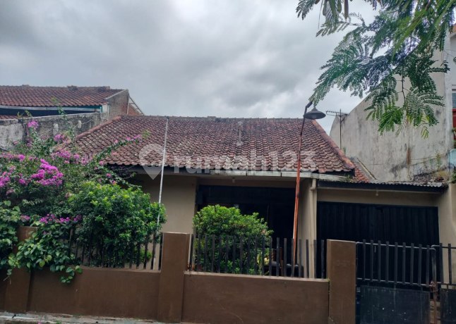 Rumah Lama Terawat di Sukamenak Indah Dekat Taman Kopo Indah