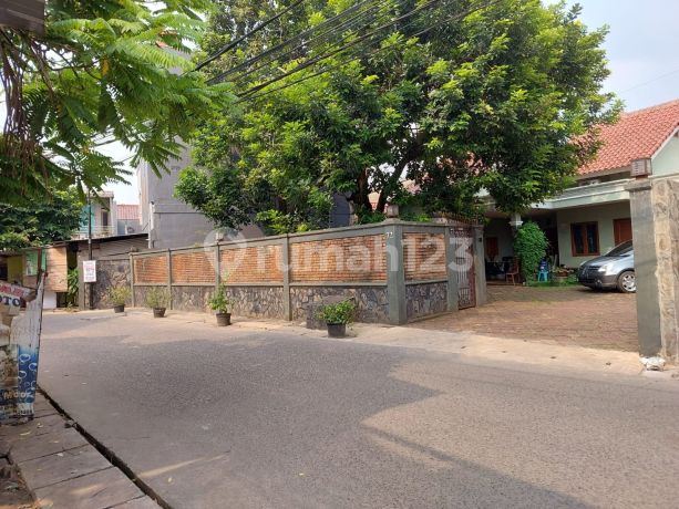 Dijual Rumah Dekat Perumahan Villa Mutiara Cinere, Krukut, Depok