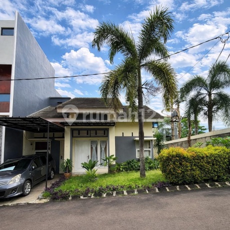 Asri 1.5-Story House in Cinere Cluster