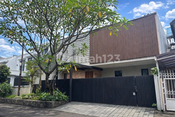 Affordable House in Lebak Bulus Complex South Jakarta, Good with SHM - Freehold Certificate