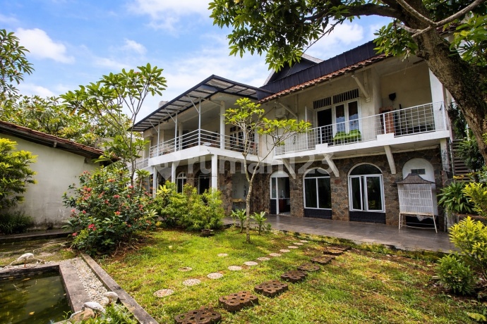 Rumah Hook Cantik Halaman Luas Komplek Mega Cinere Wajib Disurvey