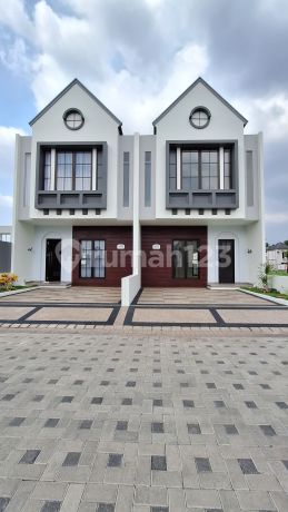 Affordable Luxury House Near Kahuripan and South Surabaya Toll Exit Affordable Luxury House Near Kahuripan and South Surabaya Toll Exit