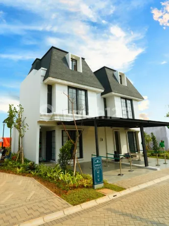 2-story house in Citra Garden, strategic location with complete facilities. 5 minutes from toll exit.