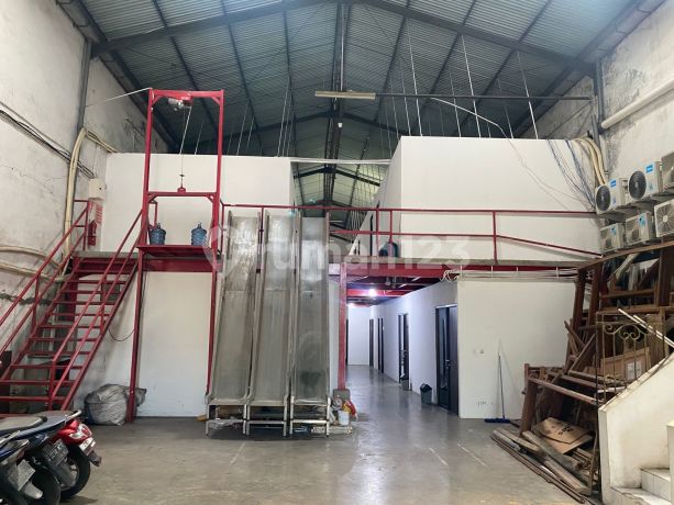 Margomulyo Permai Warehouse near the Toll Road