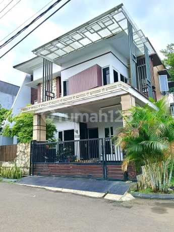 Di Jual Rumah Cantik 2 Lantai Villa Dago