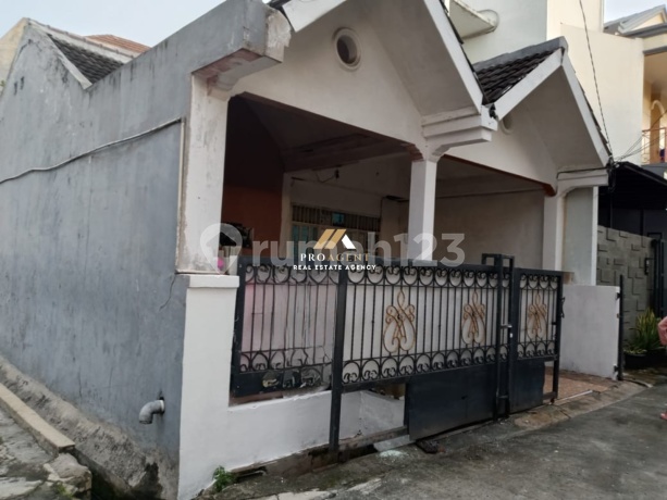 Dijual Rumah 2 Lantai Dekat Tol di Perumahan Lembah Hijau - Depok