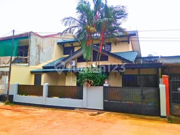 Rumah 2 Lantai Bergaya Tropis Modern di Cinere Depok Rumah 2 Lantai Bergaya Tropis Modern di Cinere Depok