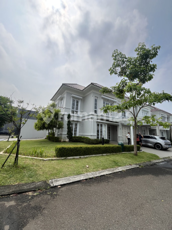 Rumah Granada Menaggio Brand New 287M2 Hoek Rumah Granada Menaggio Brand New 287M2 Hoek