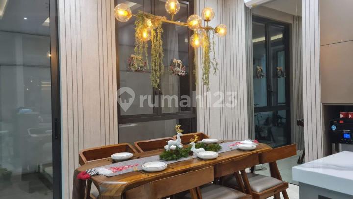 Rumah Mewah di Nava Park BSD dengan Kolam Renang + Lift