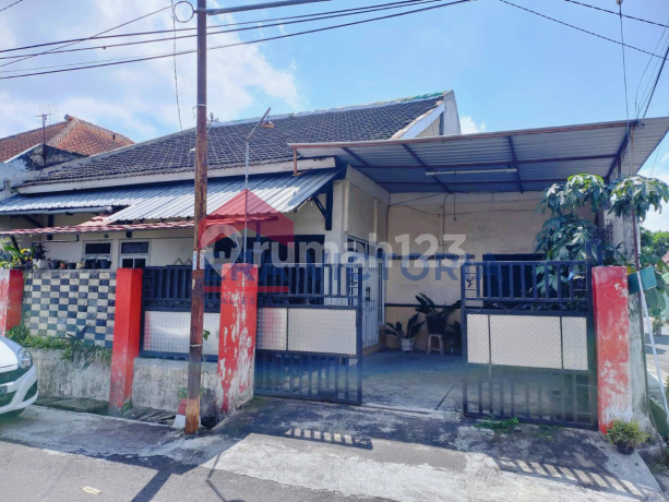 Rumah Bagian Depan Di Perum Srikandi Bunulrejo Blimbing Rumah Bagian Depan Di Perum Srikandi Bunulrejo Blimbing