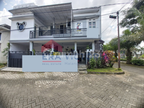 Rumah Pojokan 2 Lantai Bangunan Cantik Green Living Residence