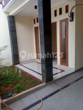 Dijual Rumah Di Taman Tiga Putra, Cinere. Baru, Siap Huni, 1 M