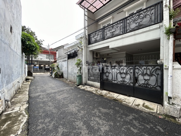 Rumah Siap Huni, di Tebet Barat, Akses Jalan 2 Mobil