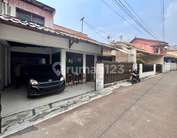 Rumah Lama di Tebet Hanya 30 Meter Dari Jalan 2 Mobil