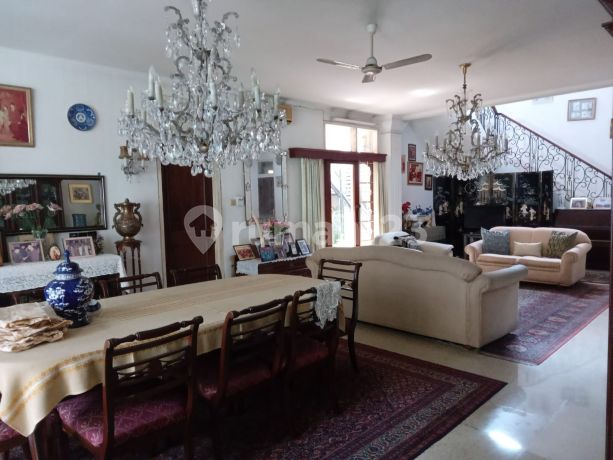 Rumah Metro Kencana Luas 570m2 Dijual
