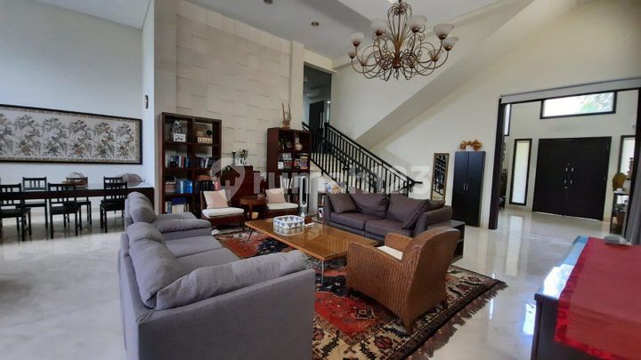 Luxury House on Jl. Gunung Cempaka, Taman Diponegoro