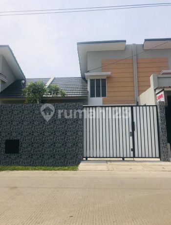 Hunian Minimalis Hadap Jalan, Cluster Sentraland Boulevard, Parung Panjang
