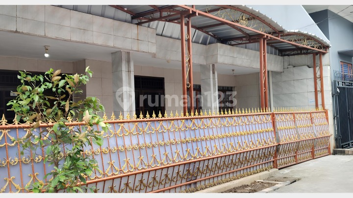 For sale Beautiful house ready to occupy SHM Alam Indah Cipondoh, Tangerang.