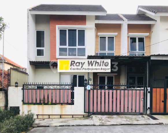 Two-story House in Villa Bogor Indah 6