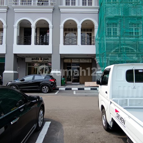 RUKAN ITALIAN WALK KELAPA GADING SQUARE MOI