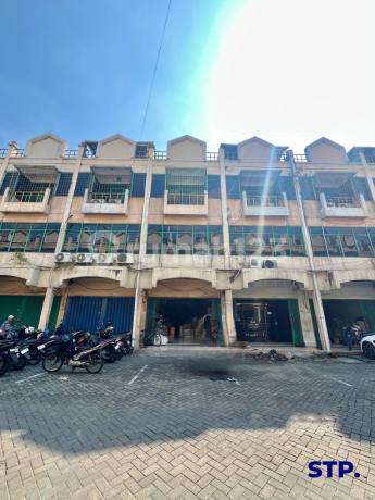 Ruko Pengampon Square 3 Lantai Hadap Selatan Area Parkiran Luas Ruko Pengampon Square 3 Lantai Hadap Selatan Area Parkiran Luas