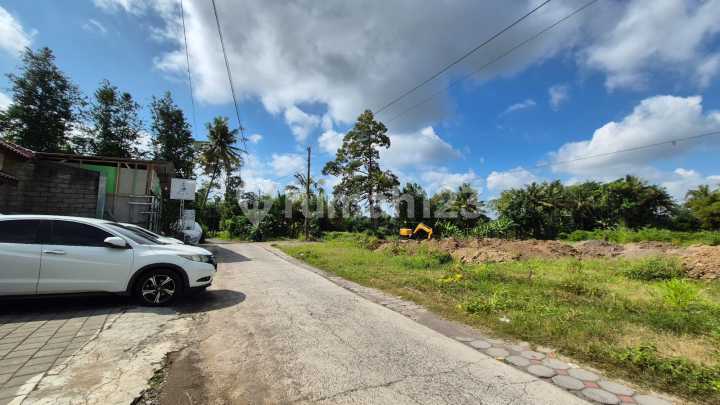 Land near UII Campus Kaliurang, suitable for building a boarding house or homestay.