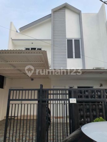 Rumah 2 Lantai Tataka Puri, Curug , Tangerang , Sudah Renov, Rapi