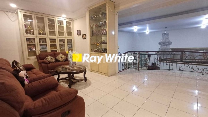 Nice 3-Story East-Facing House in Permata Mediterania Pos Pengumben