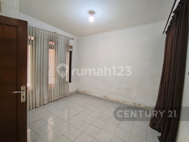 RUMAH DI DEPOK PERUMAHAN VILLA PERTIWI ( LOKASI HOOK )