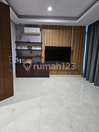 Dijual Apartement The Windsor 2 + 1 BR Bagus Furnished 
