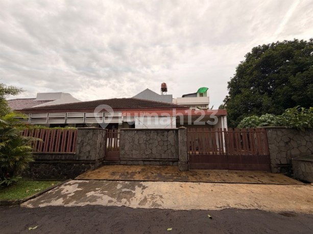 Rumah Asri 300M² di Jantung Cinere - Harga di Bawah Pasar