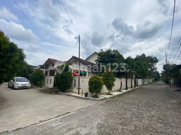 Rumah Hook Bagus Perum Jatiwaringin Asri