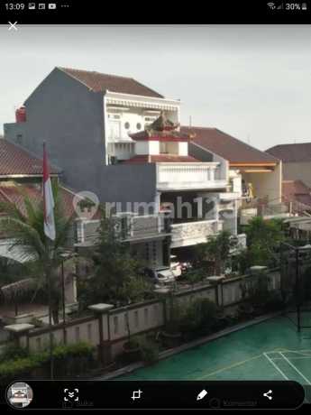 2½ Story Residence in Tole Iskandar Depok