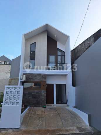 Jual Rumah Town House E Lagoon Serua Indah Ciputat, Baru dibangun