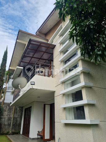 Villa Asri with Spacious Yard and Comfortable Environment @Cisarua Bogor.