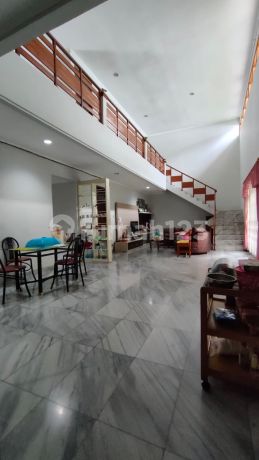 Rumah Asri 2 Lantai di Komplek Surya Setra Bandung