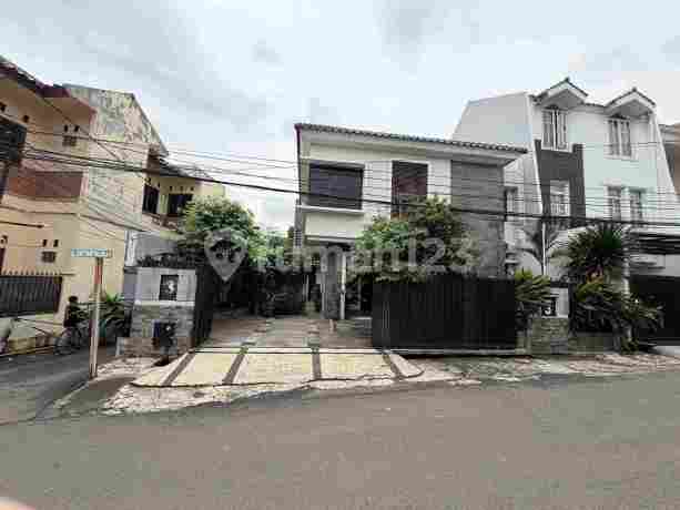 Luxury House in West Tebet, Wide Road Access for 3 Cars