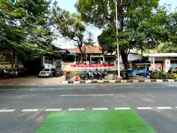 Rumah Resto Kafe di Tebet Jalan Raya Depan Taman Ecopark Rumah Resto Kafe di Tebet Jalan Raya Depan Taman Ecopark