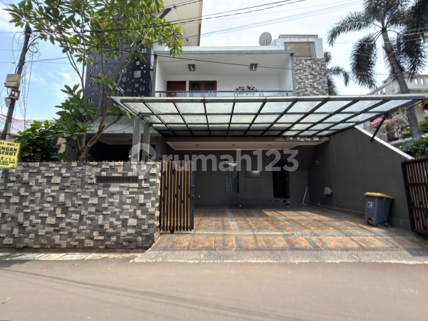 Ready-to-Occupy House with Swimming Pool Easy Access