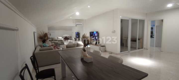 Hoek House Strategic Location 3.5 Floors in Sunter