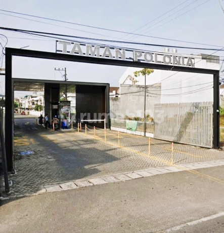 Taman Polonia. Prime Location. Rumah Hook, Luas 412 M2