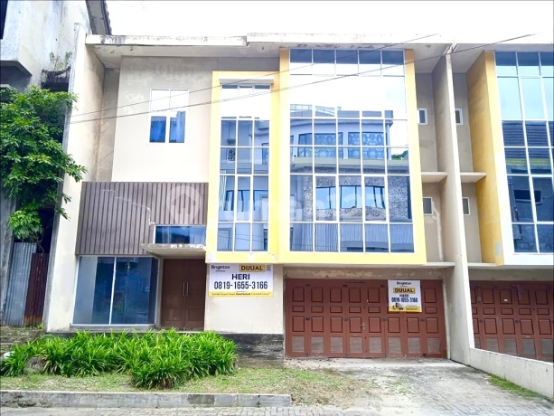 Komplek Graha Mansion. Graha Metropolitan. Elite. Ada Lap. Golf Komplek Graha Mansion. Graha Metropolitan. Elite. Ada Lap. Golf